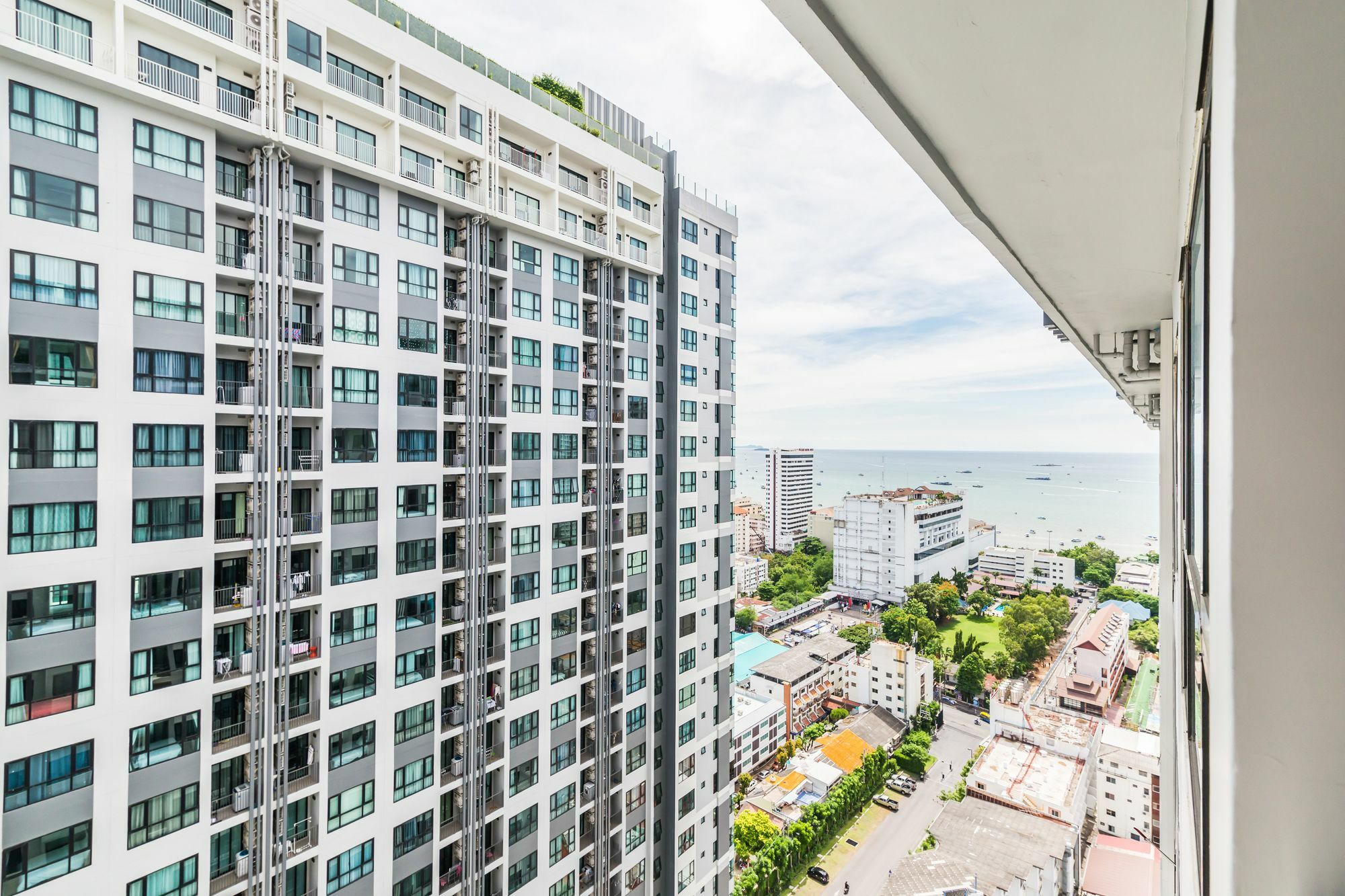 Favstay - The Base Central Pattaya Zewnętrze zdjęcie