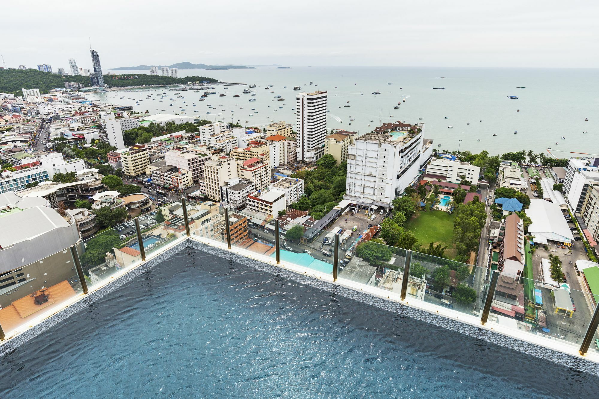Favstay - The Base Central Pattaya Zewnętrze zdjęcie
