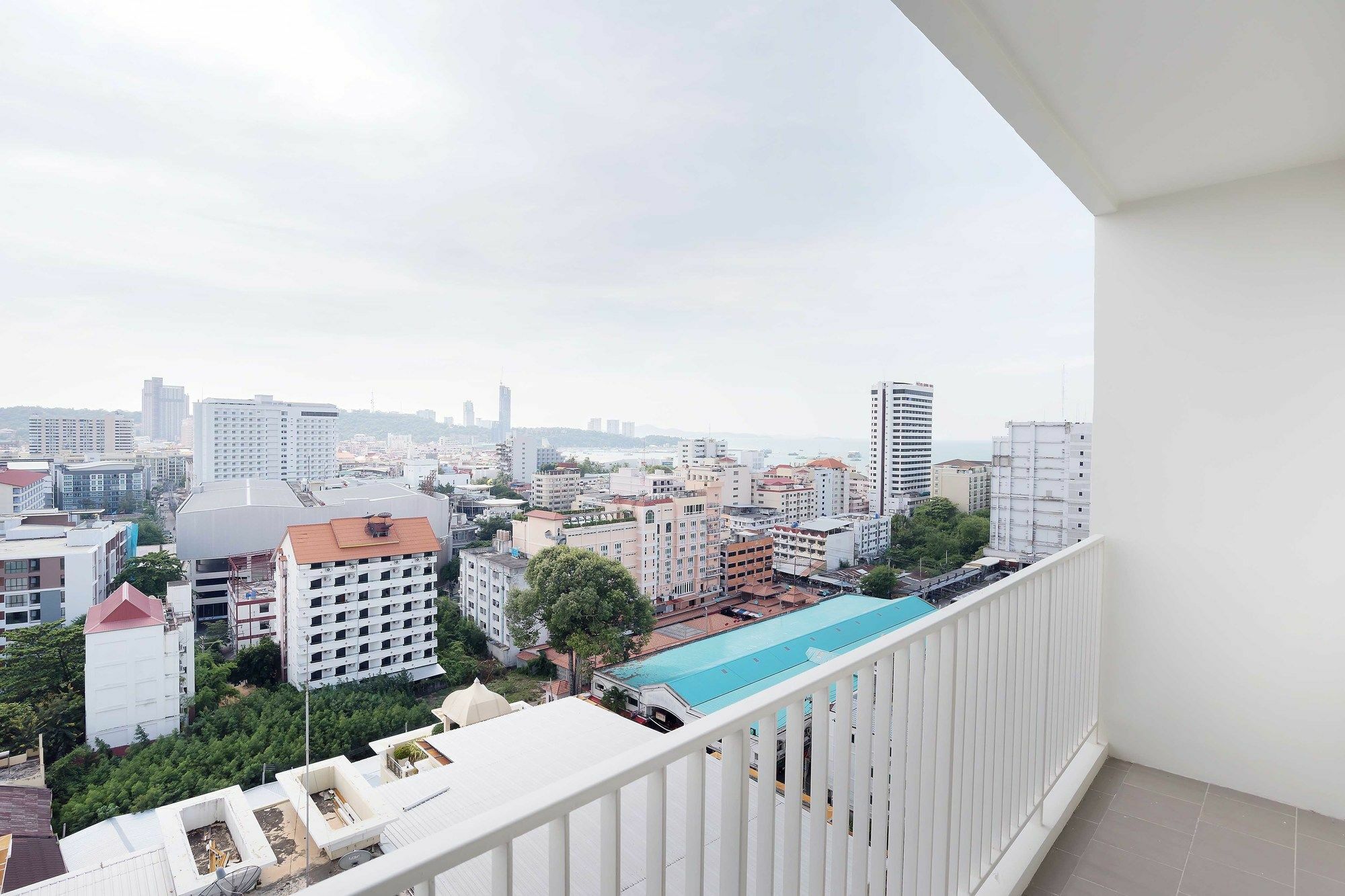 Favstay - The Base Central Pattaya Zewnętrze zdjęcie