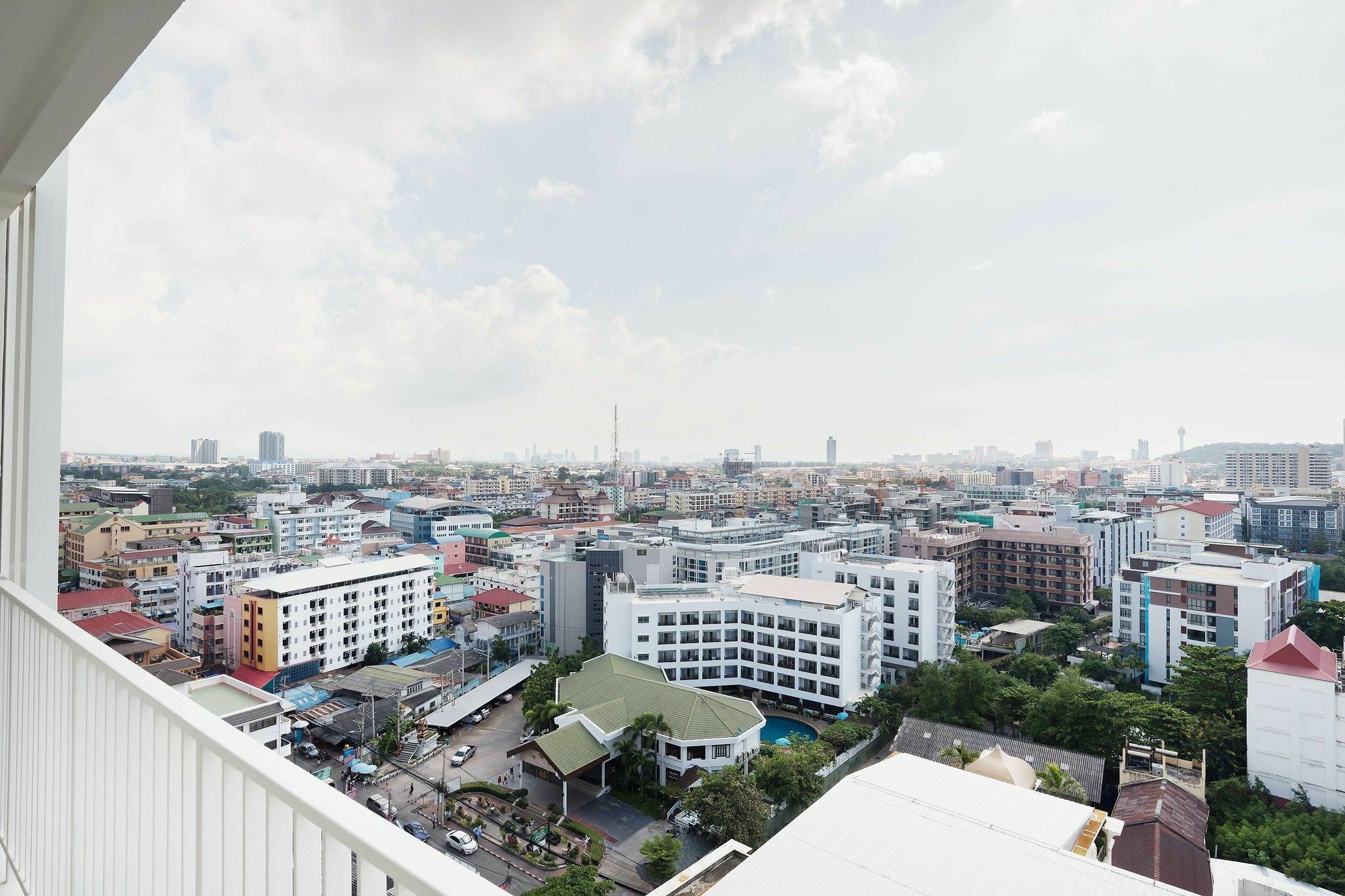 Favstay - The Base Central Pattaya Zewnętrze zdjęcie